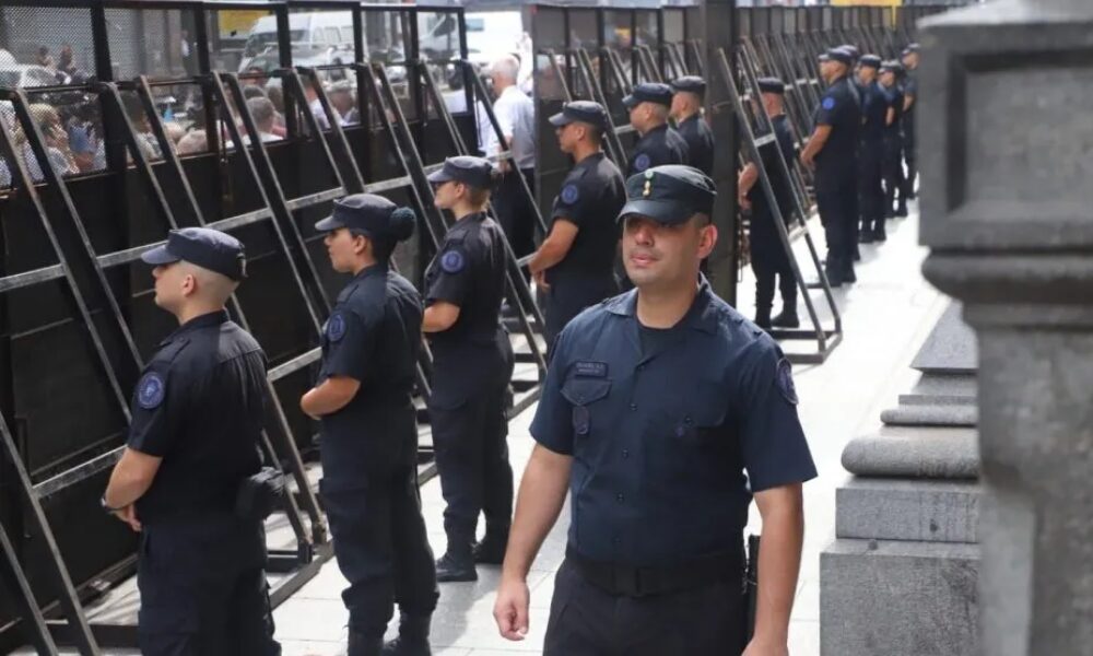 Ley ómnibus: fuerte operativo de seguridad en el Congreso antes del reinicio de la sesión.