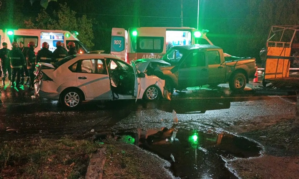 Accidente cerca del aeropuerto con 3 heridos: tres vehículos involucrados.