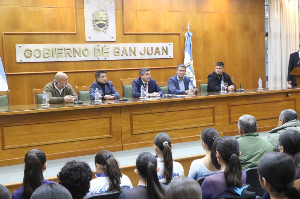 El Gobernador Orrego presidió la presentación de la Copa Clausura de Patinaje Artístico