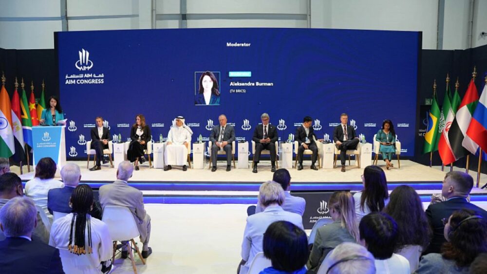 Participantes en el Congreso Anual de Inversiones en los EAU hablan del desarrollo de la cooperación entre los países BRICS