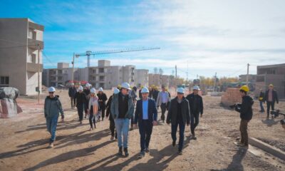 El Gobernador Orrego recorrió un barrio clave de Capital que ya tiene el 70% de avance de obra