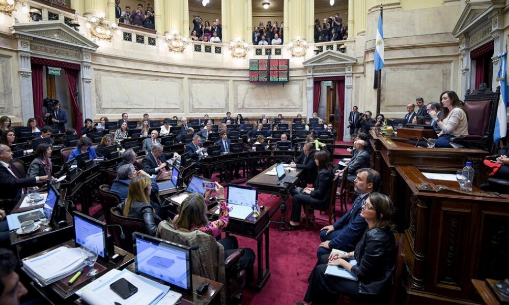 Ley Bases: a qué hora se vota y cómo ver la sesión del Senado en vivo.