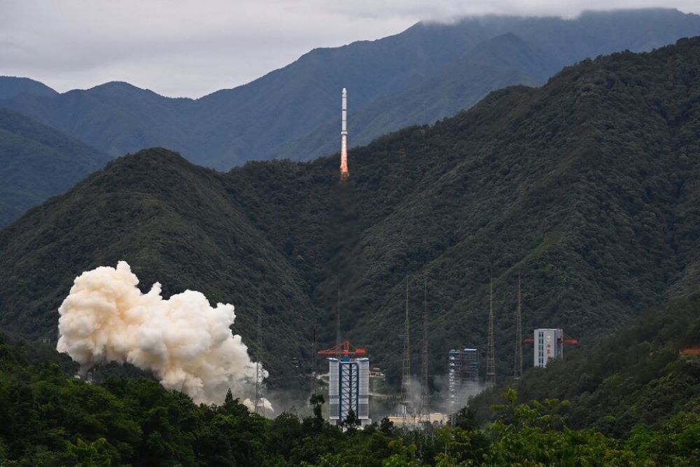 China y Francia lanzaron un satélite al espacio para estudiar la historia del Universo