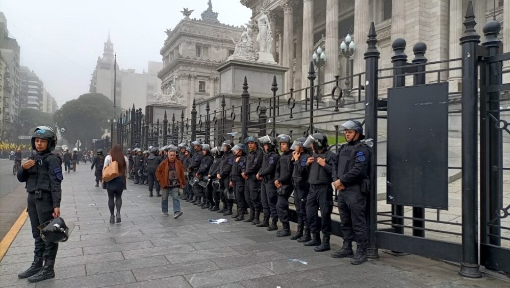 Ley Bases: las principales postales de la manifestación afuera del Congreso.