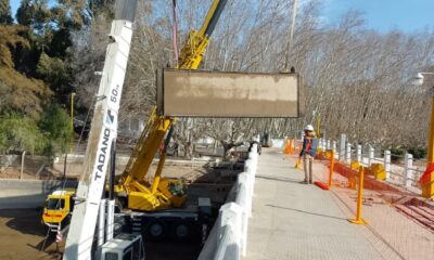 Histórico: retiraron las compuertas del Dique Ignacio de la Roza para repararlas.