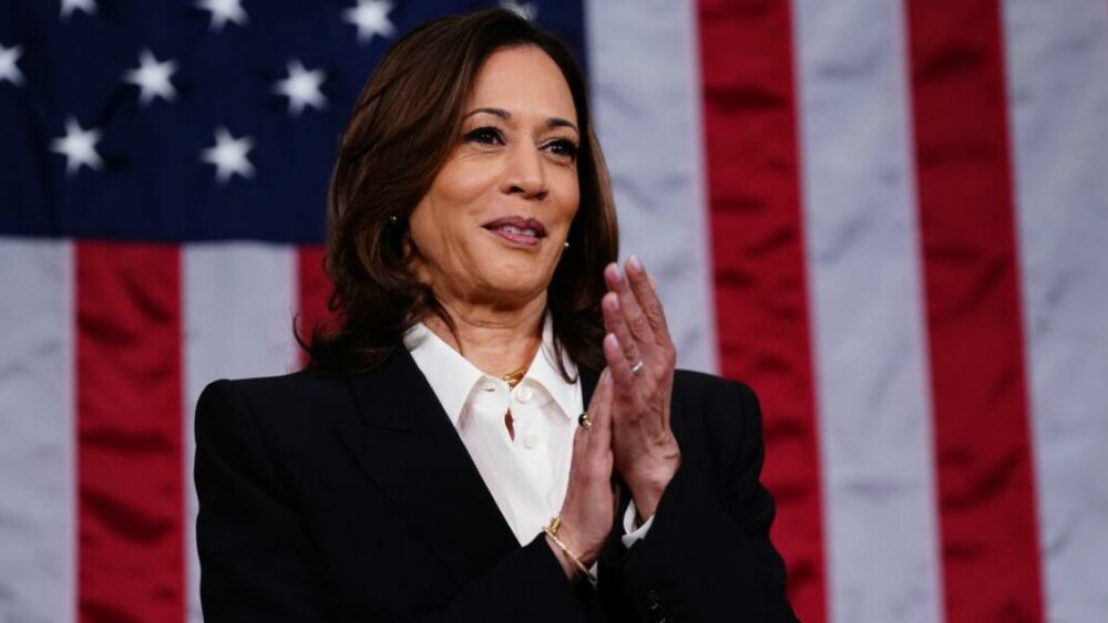 Kamala Harris confirma que buscará la candidatura presidencial demócrata