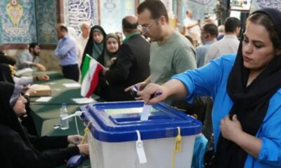 Los iraníes acuden a votar en la segunda vuelta de las elecciones presidenciales