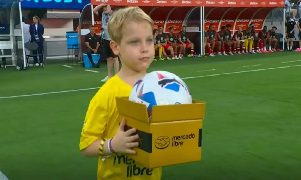 Copa América: Mirko, el hijo de Marley, entró a la cancha en la previa contra Canadá y fue furor en las redes.