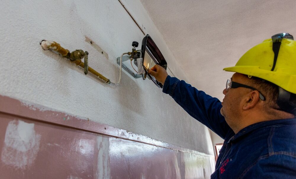 Redes de Gas continúa trabajando para mejorar las conexiones en edificios escolares