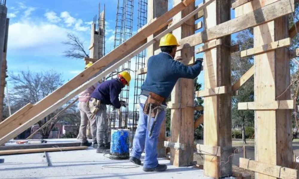 En lo que va del 2025 se perdieron casi 100.000 puestos de trabajo formales en construcción.