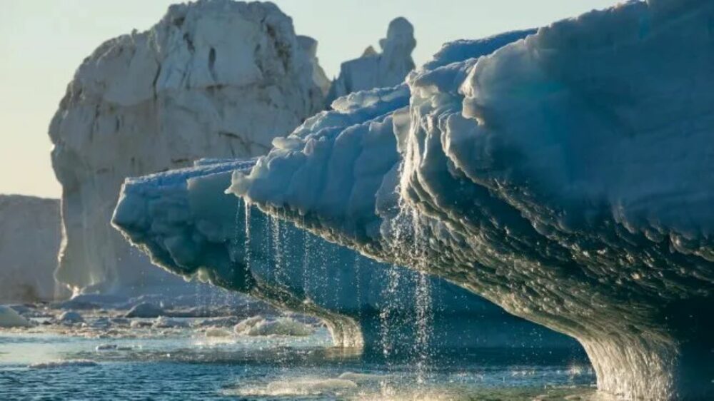 Afirman que el hielo en Groenlandia ya se derritió en el pasado y podría volver a pasar: tres ciudades quedarían bajo agua