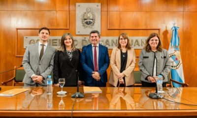 El gobernador anunció el lanzamiento de aulas tecnológicas para potenciar la educación en 5 departamentos