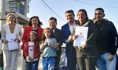 En Chimbas, 58 familias recibieron las llaves de su vivienda de manos del gobernador Orrego