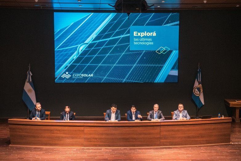 La Expo Solar 2024 comenzó con disertaciones y exposiciones