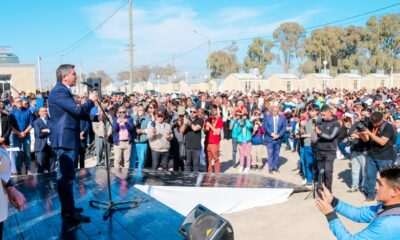 El gobernador Orrego entregó la llave de su nueva casa a 204 familias de Caucete