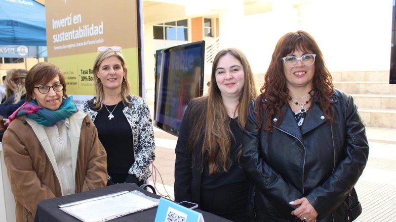 Sanjuaninos se interiorizaron sobre líneas de créditos en la Expo Solar