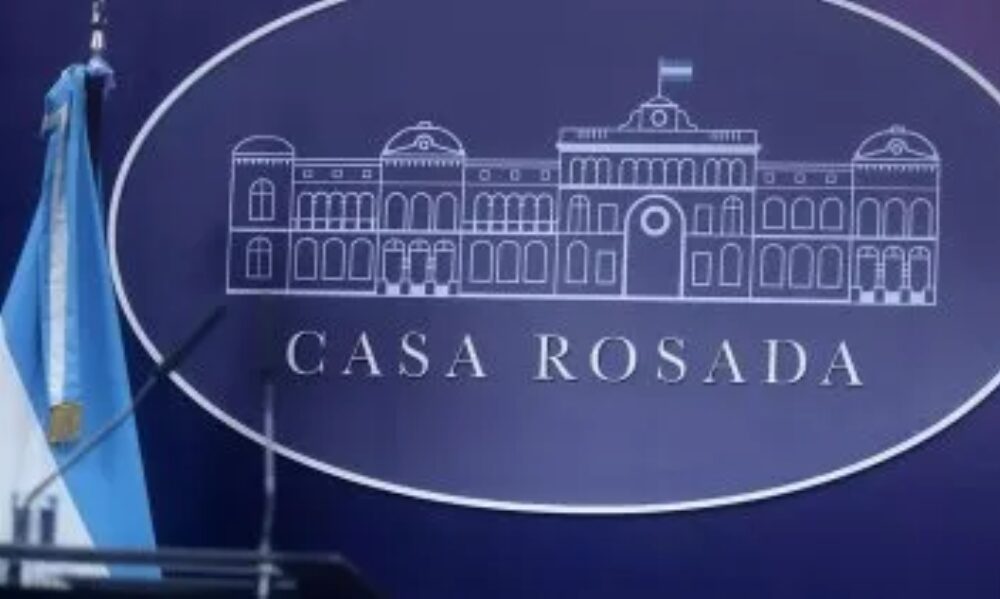 El vocero presidencial ahora será ascendido a ministro, en medio del “ajuste presupuestario”.