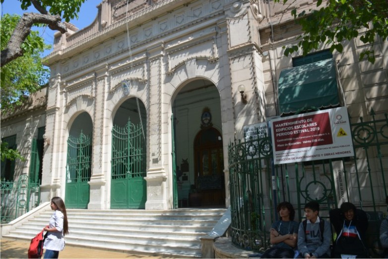 En 1875 se convirtió en ley el proyecto de creación de escuelas normales en el país