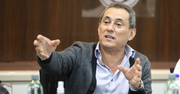 El gobierno negocia entregarle al líder de la Unión Ferroviaria el 10% del Belgrano Cargas para que apoye la privatización