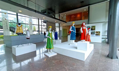 Prendas tradicionales rusas en el Museo Provincial de Bellas Artes de San Juan.