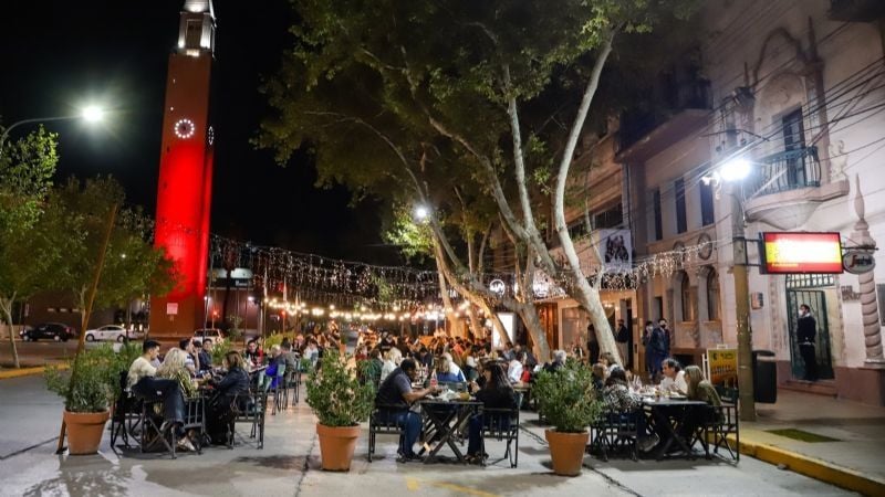 Gastronómicos enfrentan una caída del 30% y posicionan esperanzas en el Día de la Madre.