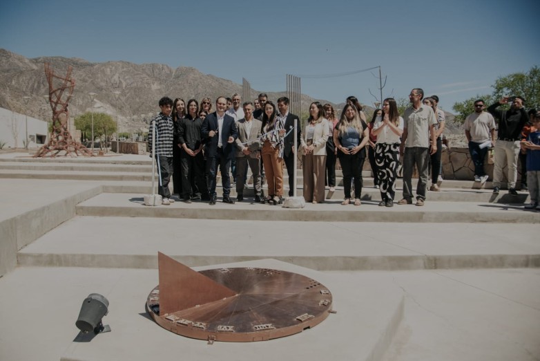 Estudiantes presentaron un reloj solar en Anchipurac