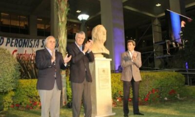 Además del busto de Néstor Kirchner, piden cambiar el nombre de escuelas y barrios