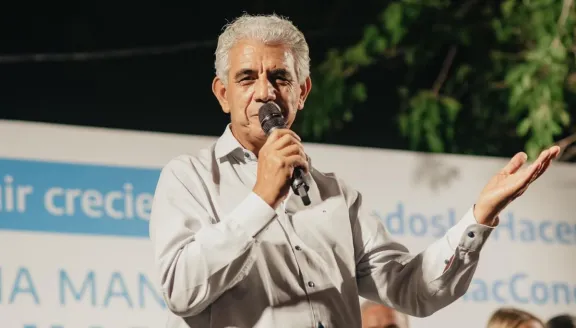 Diputado nacional del PJ lanzó dardos internos, tomó distancia de Cristina y Quintela y le pegó más a Macri que a Milei