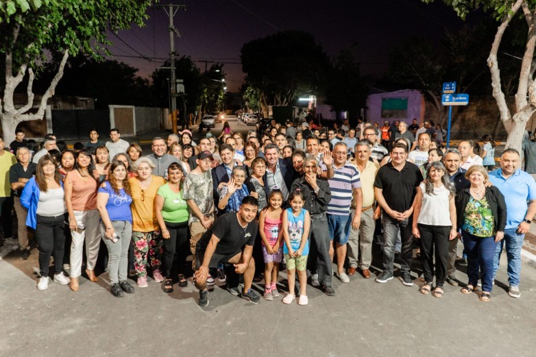 Orrego participó de la inauguración de obras de pavimentación en un barrio de Santa Lucía