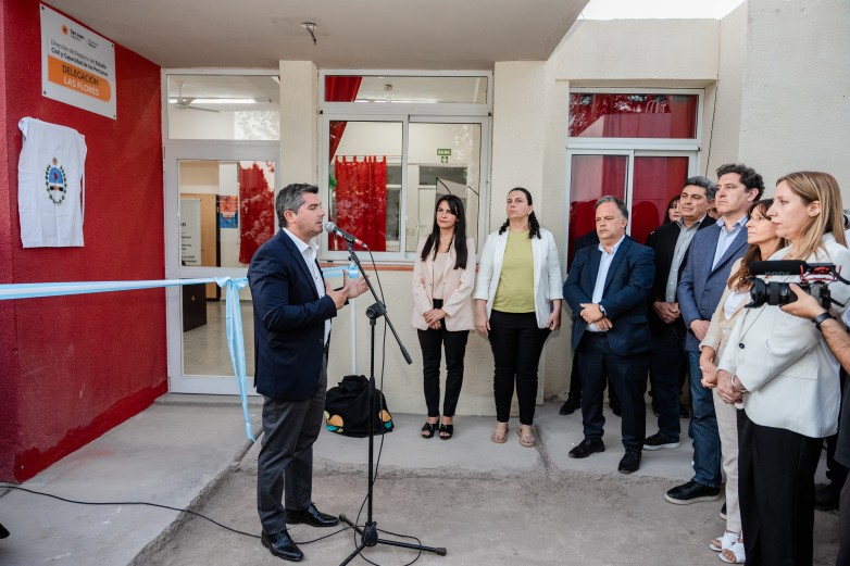 Orrego inauguró una delegación del Registro Civil en Las Flores