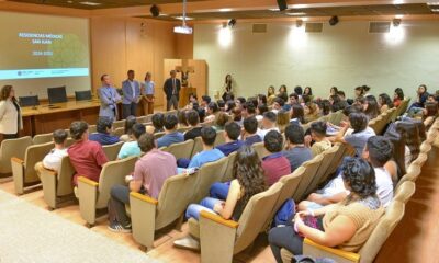 Autoridades de Salud se reunieron con los alumnos de 6 año de la medicina