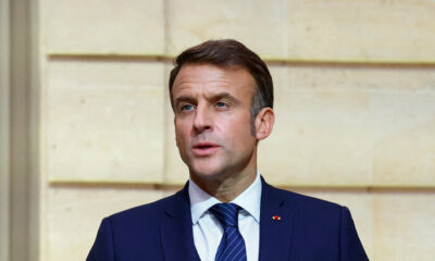 Emmanuel Macron homenajeó en la Iglesia de la Santa Cruz a los desaparecidos