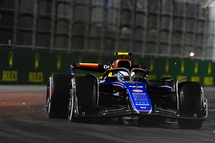 Franco Colapinto festejó su carrera en Las Vegas, donde ganó Russell y Verstappen se consagró campeón