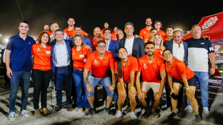 Segunda noche de la FNS: Orrego recorrió los stands y participó de distintas actividades