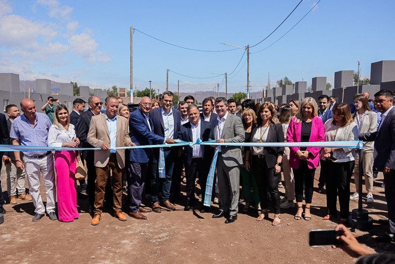 Orrego en la entrega de viviendas en Rawson: “Hemos logrado mantener nuestras metas gracias al esfuerzo de los sanjuaninos”