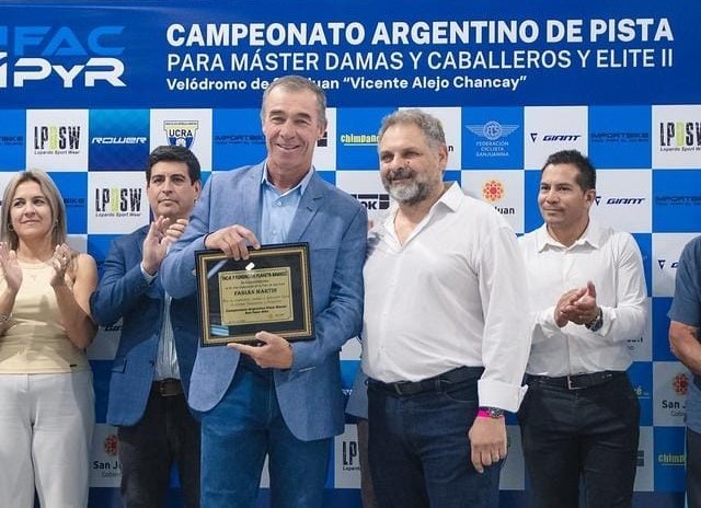 El vicegobernador recibió un reconocimiento por su compromiso con el ciclismo