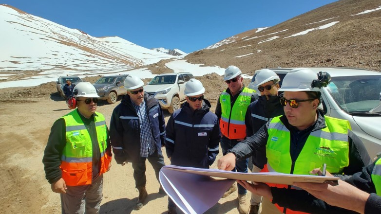 Visita de autoridades diplomáticas al proyecto Los Azules