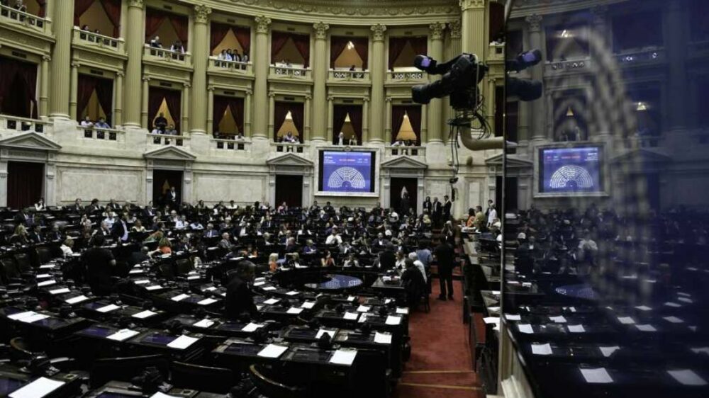 Congreso: la oposición impulsa una sesión contra el DNU que permite canjear deuda