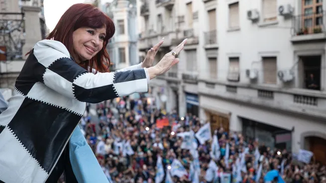 Cristina Kirchner cruzó a Javier Milei: «Está apareciendo el pequeño dictadorzuelo que siempre llevaste adentro»