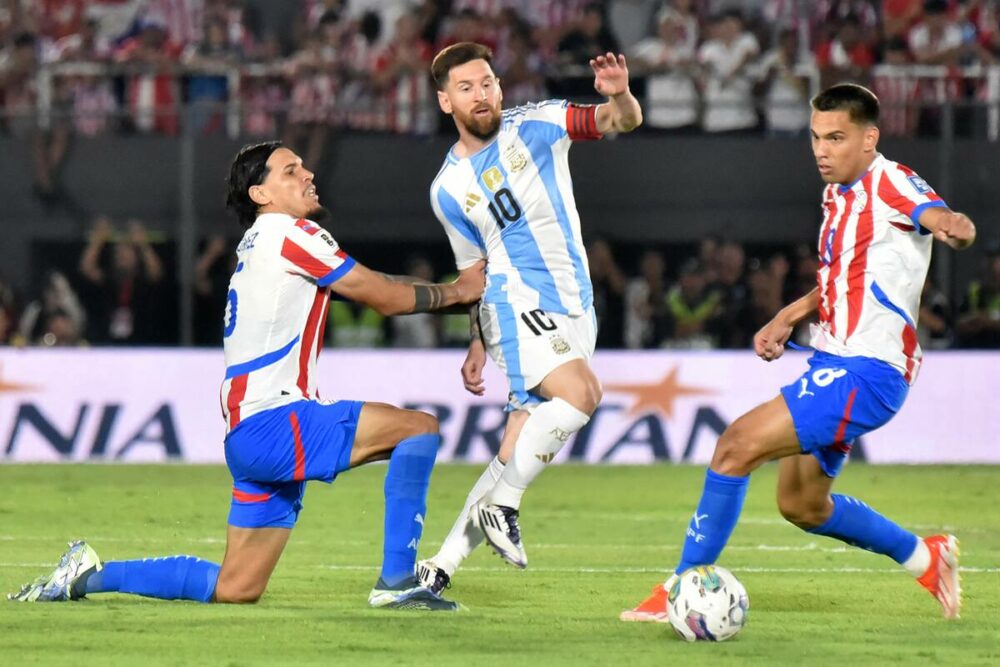 La Argentina no jugó bien, perdió 2-1 frente a Paraguay y sufrió su tercera caída en las eliminatorias