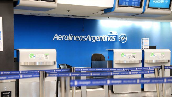 Aerolíneas Argentinas suspendió las paritarias hasta que los gremios levanten las medidas de fuerza