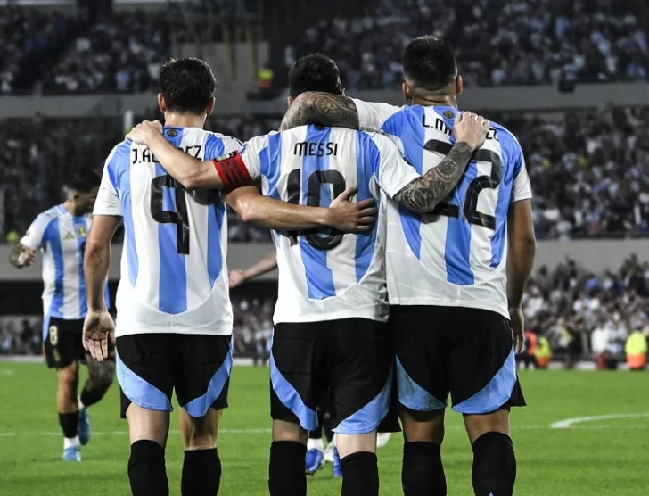 Lionel Messi, Lautaro Martínez y Julián Álvarez van de arranque en Argentina-Paraguay