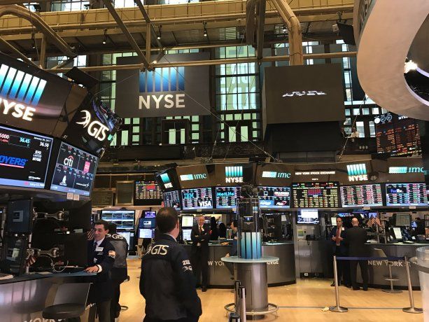 Wall Street avanzó de la mano de un Dow Jones récord, pese a debilidad del sector tecnológico