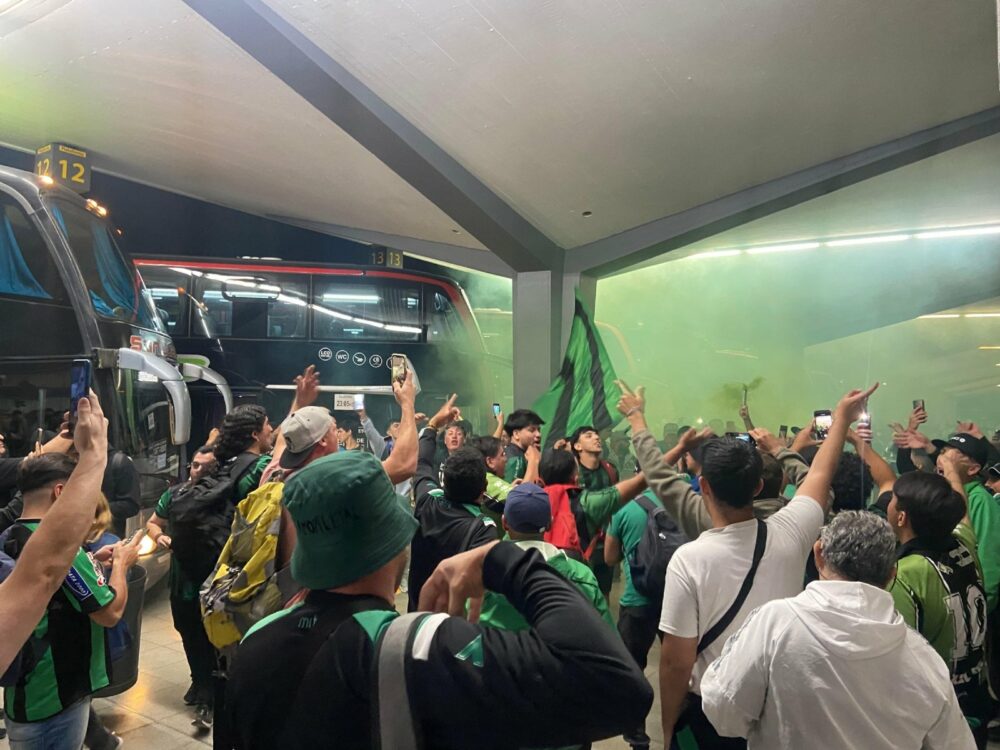 Furor por San Martín: los hinchas coparon la terminal para viajar a Córdoba