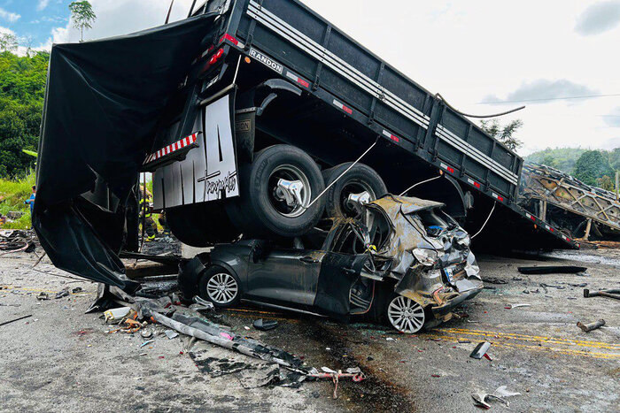 Brasil: trágico accidente en una ruta de Minas Gerais dejó 22 muertos