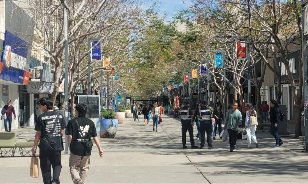 Cerrará un comercio que estuvo 25 años en la Peatonal de San Juan y liquida todo