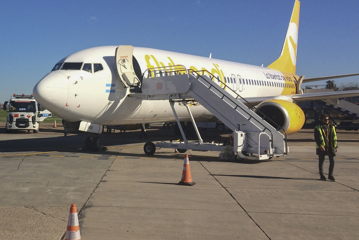 Esta vez Flybondi no llegó tarde pero volvió a despistarse