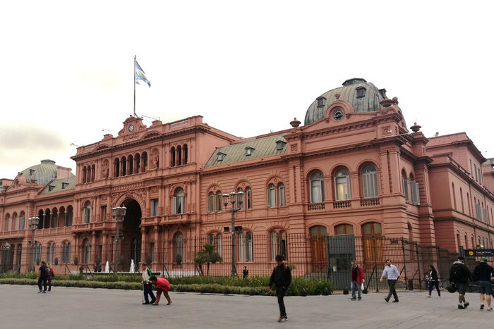 Una megaencuesta del Gobierno para tantear el terreno: ¿los argentinos soportarían un régimen autoritario?