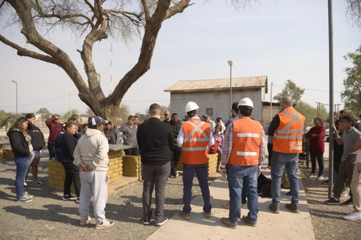 Tras el reclamo por falta de agua, Obras Sanitarias asiste a las familias de Bermejo