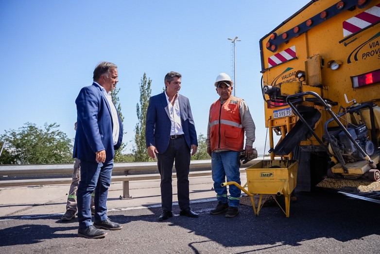 El gobernador Orrego recorrió la obra de reparación de la avenida Circunvalación